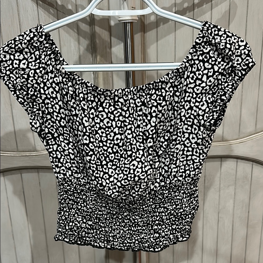 Black and White Fitted Smocked Puff Sleeve Blouse